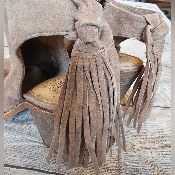 Vince Camuto Women's Size 8 Kyleena Open Toe Block Heel Fringe Festival Shoe - Picture 7 of 13